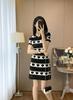 Vestido Negro Pequeño Estilo Hepburn Verano 2026 Francés de Gama Alta Bloqueo de Color Diseño de Corazón Cuello Redondo Manga Corta Vestido de Punto para Mujer