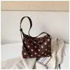Bolso de gran capacidad para mujer, nuevo y popular bolso de hombro y axila de lunares 2026, bolso de mano pequeño elegante y único