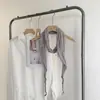 ¡Vibras Artísticas Estilo Japonés! Bufanda Lisa Retro para Mujer, Bufanda Fina de Seda Plegada, Ambiente de Otoño e Invierno, Bufanda Estrecha Larga