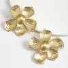 Pendientes Florales de Estilo Transfronterizo Europeo y Americano, Geométricos Vintage Tridimensionales de Metal con Textura Irregular, Clavos de Pétalo Exagerados