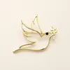 Broche Minimalista Vazado de Pássaro e Pomba da Paz, Design Unissex, Pin de Lapela de Nicho, Acessório Versátil para Roupas