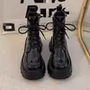 Botas femininas estilo inglês Martin, nova coleção outono/inverno 2026, botinhas de tornozelo, design retrô, sola grossa, salto grosso e couro brilhante