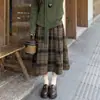 Saia feminina de lã xadrez, inverno retrô de cintura alta, saia rodada, saia em A forrada com fleece, saia de comprimento médio com um visual sofisticado