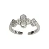 Anillo Abierto de Concha Flor de Cuatro Hojas Estilo Francés Lujo Ligero Versátil con Diseño Único de Nicho, Anillo de Dedo Índice Simple y Súper Brillante