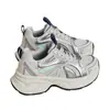 Tênis 'dad shoes' femininos de sola grossa, novo modelo outono 2026, sapatos esportivos casuais versáteis que aumentam a altura, sapatos femininos estilosos e que afinam os pés
