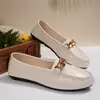 Cross2026 Primavera Otoño Nuevo Fondo Plano Boca Baja Europeos y Americanos Elegantes Mocasines con Cadena Metálica Zapatos Casuales para Mujer Zapatos de Vestir