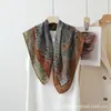 Nuevo Pañuelo de Seda Estampado con Bloques de Color de Doble Cara 2026 para Mujer, Estilo Vintage Primavera y Otoño, Bufanda Cuadrada Grande Favorecedora, Versátil Protección para el Cuello, Pañuelo de Protección Solar