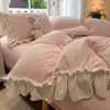Manor Francês Outono/Inverno Conjunto de Quatro Peças em Veludo Leite Esculpido Veludo Dupla Face Veludo Coral Capa de Edredom com Renda Classe A Categoria Mãe e Bebê