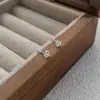 Pendientes de Plata Pura S999 con Cara Sonriente, Flor y Estrella para Mujer, Modernos y Versátiles, Pendientes para Perforaciones de Oreja de Nicho