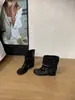 []Fivela de Cinto Aumentadora de Altura Interna Sandálias de Bico Fino Estilo Francês 2026 Verão Novas Botas Curtas de Camurça com Bico Redondo