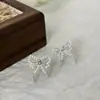 Brincos de Laço Pérola com Fita Estilo Resort Francês para Mulheres Agulha de Prata S925 Brincos Versáteis Doces e Modernos para o Dia a Dia