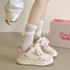 Zapatillas de Mujer con Forro de Polar para Invierno 2025 Nuevos Zapatos de Algodón Cálidos de Suela Gruesa Versátiles de Nicho Estudiante Zapatos Blancos