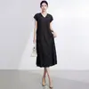 Vestido Miyake con Cuello en V, Mangas Cortas, Diseño Único, Plisado a Mano, Corte Holgado, Tallas Grandes, Color Sólido, Moderno, Versátil, Vestido de Longitud Media para Verano