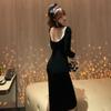 Otoño 2026 Nuevo Elegante Vestido Cuadrado de Terciopelo Perlado Bodycon Estilo Hepburn Vestido Negro Pequeño 4279