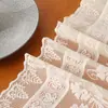 Camino de Mesa de Encaje, Disponible en Stock, Encaje Floral de Poliéster con Borde Festoneado, Múltiples Diseños Disponibles para Comedor, Boda, Fiesta y Decoración del Hogar, Suministro Directo de Fábrica