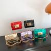 Minibolso de charol para mujer con patrón de cocodrilo, brillante, con cierre, pequeño bolso cuadrado, primavera y verano 2023, bolso bandolera de cadena con corazón para niña