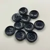 Botón excéntrico de cuatro ojales de borde fino traje cortavientos hebilla de resina color polvo de plata accesorios hechos a mano para DIY hebilla de suéter para niños