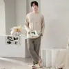 Conjunto de pijama de seda y cachemira para hombre, adecuado para primavera y otoño, talla grande, estilo casual, con una sensación lujosa, manga larga y pantalón largo, colección otoño/invierno