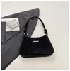 2026 Nuevo Bolso Baguette Retro en Relieve para Debajo del Brazo para Mujer con Correa de Hombro Simple Anudada Bolso de un Solo Hombro Estilo Coreano Commute Niche