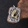 Collar Colgante de Pez Koi de Año Nuevo para Hombres y Mujeres Chapado en Plata Moda Vintage Personalidad Etiqueta Pequeña Colgante con Grabado