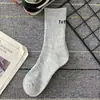 Calcetines Largos Casuales Versátiles con Estampado de Tiburón Letra P Otoño e Invierno Deportes Unisex Pareja Estilo Coreano Modelo de Moda