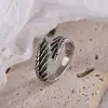 Anillo retro antiguo de plumas europeo y americano moda simple joyería de plata tailandesa anillo de alto sentido de temperamento venta al por mayor