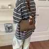 Bolsa Casual Retro para o Trabalho de Grande Capacidade Feminina 2026 Nova Outono Pequena Quadrada de Nicho Elegante de Alto Valor Bolsa de Ombro