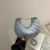 Xiao Xiang Moda para el Hogar Bolso de Media Luna Acolchado 2023 Nuevo Verano Bolso de Hombro Tejido con Cadena Bolso Cruzado para Mujer