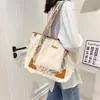 Fabricantes al por mayor de bolsos de nailon anti-salpicaduras para mujer, bandolera portátil, bolso de estilo étnico, bolso tote de gran capacidad para mujer