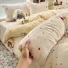 Juego de colcha de cuatro piezas de terciopelo de leche y terciopelo de frijol, fresco y simple, funda de edredón gruesa cálida de invierno, juego de tres piezas para dormitorios de estudiantes