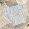 Calcinha feminina leve e delicada com estampa de bolinhas, confortável, nude, com cobertura total no quadril, em PP (polipropileno) respirável e que não aperta.