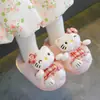 Chinelos de algodão infantis para outono e inverno, fofos e quentes, com forro de pelúcia, design KT, antiderrapantes, sola grossa, adequados para bebês e crianças pequenas, com design de calcanhar fechado