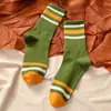 Meias estilo Hong Kong meias masculinas de cano médio ins da moda desodorantes absorventes de suor retrô masculinas cintura alta cor sólida esportivas outono e inverno meias de comprimento médio