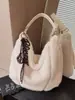 Bolso Nuevo de Peluche Transfronterizo Gran Capacidad Portátil para Mujer Bolso de Hombro Versátil Otoño e Invierno Simple Casual Bolso Cubo Tote