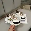Tênis de Skate Infantil Estilo Novo Primavera e Outono Tênis Esportivo Feminino Respirável Velcro Tênis Branco Solado Macio Antiderrapante Tênis Casual Masculino