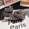 Sandálias fio dental da moda estilo coreano 2026, chinelos de pelo sintético, sandálias planas para exterior, sapatos casuais femininos