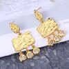 Aretes Étnicos con Borlas de Nicho Retro con Circonitas Incrustadas, Aretes Exagerados Plisados con un Toque de Alta Gama, Aretes de Tuerca de Comercio Exterior de Qingdao con Diamantes