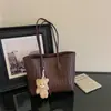 Nueva bolsa de hombro retro minimalista 2026 para mujer, gran capacidad, casual, para ir al trabajo, bolso de mano con textura tejida