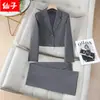 Blazer corto, petite, de manga larga con cuello de traje pequeño para mujer, traje de moda otoño e invierno 2026 con pantalones de pierna ancha, atuendo profesional