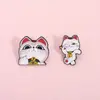 Nuevo Broche de Animales de Dibujos Animados de Amazon Transfronterizo Personalizado Lindo Forma de Gato Blanco de la Suerte Insignia de Metal Venta al por Mayor