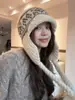 Nuevo Gorro de Punto Versátil Estilo Étnico Otoño e Invierno 2025 para Mujer, Resistente al Frío, Cálido, Protector de Orejas, Cubre-Cabeza, Gorro Lei Feng, Moderno