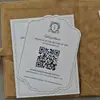 Invitación de boda vintage de terciopelo color camello con impresión en relieve, tarjeta de respuesta con código QR de forma especial, invitación de boda