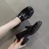 Mocasines de mujer estilo británico 2026 nuevo modelo de otoño puntera cuadrada tacón grueso suela gruesa pedrería cómodos retro versátiles zapatos