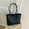 Bolso Casual Transfronterizo para Viajes Diarios Mujer Gran Capacidad 2026 Nuevo Otoño Versátil Retro Bolso de Hombro Único Bolso Tote de Moda