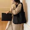 Bolsa de Ombro da Moda Tendência, Novo Modelo Transfronteiriço, Cor Sólida, Versátil, Grande Capacidade, Bolsa Casual para o Dia a Dia, Bolsa de Axila Feminina Estilo Coreano
