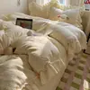 Juego de ropa de cama de cuatro piezas de terciopelo de leche bordado estilo francés, funda de edredón de terciopelo coral engrosada y cálida, juego de sábanas de tres piezas
