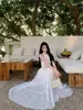 Estilo Socialité de Verano, Como una Diosa, Vestido Blanco sin Mangas de Chica Rica