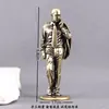 Adorno para traje de modelo transfronterizo para hombre, adorno decorativo de latón creativo, figura vintage, adorno de escritorio, pequeño artefacto de latón