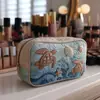 Bolso acolchado con patrón de libélula transfronterizo, bolsa de cosméticos multifuncional, impresión digital, directo del fabricante