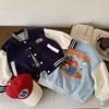 Jaqueta Infantil Bangcheng 2026 Outono Novo Cardigã Botões Urso Paddington Jaqueta Baseball Casual Meninos Bc0003
